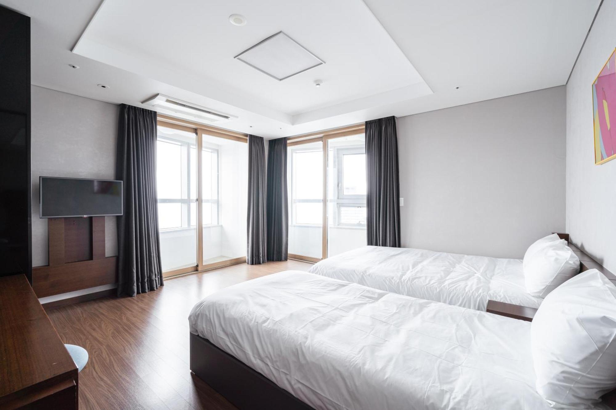 Urbanstay Haeundae Station ปูซาน ภายนอก รูปภาพ