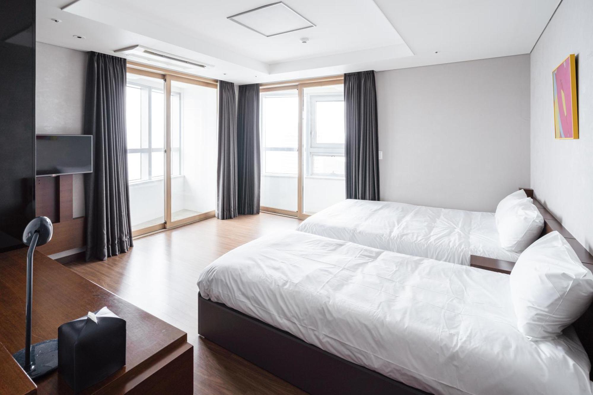 Urbanstay Haeundae Station ปูซาน ภายนอก รูปภาพ