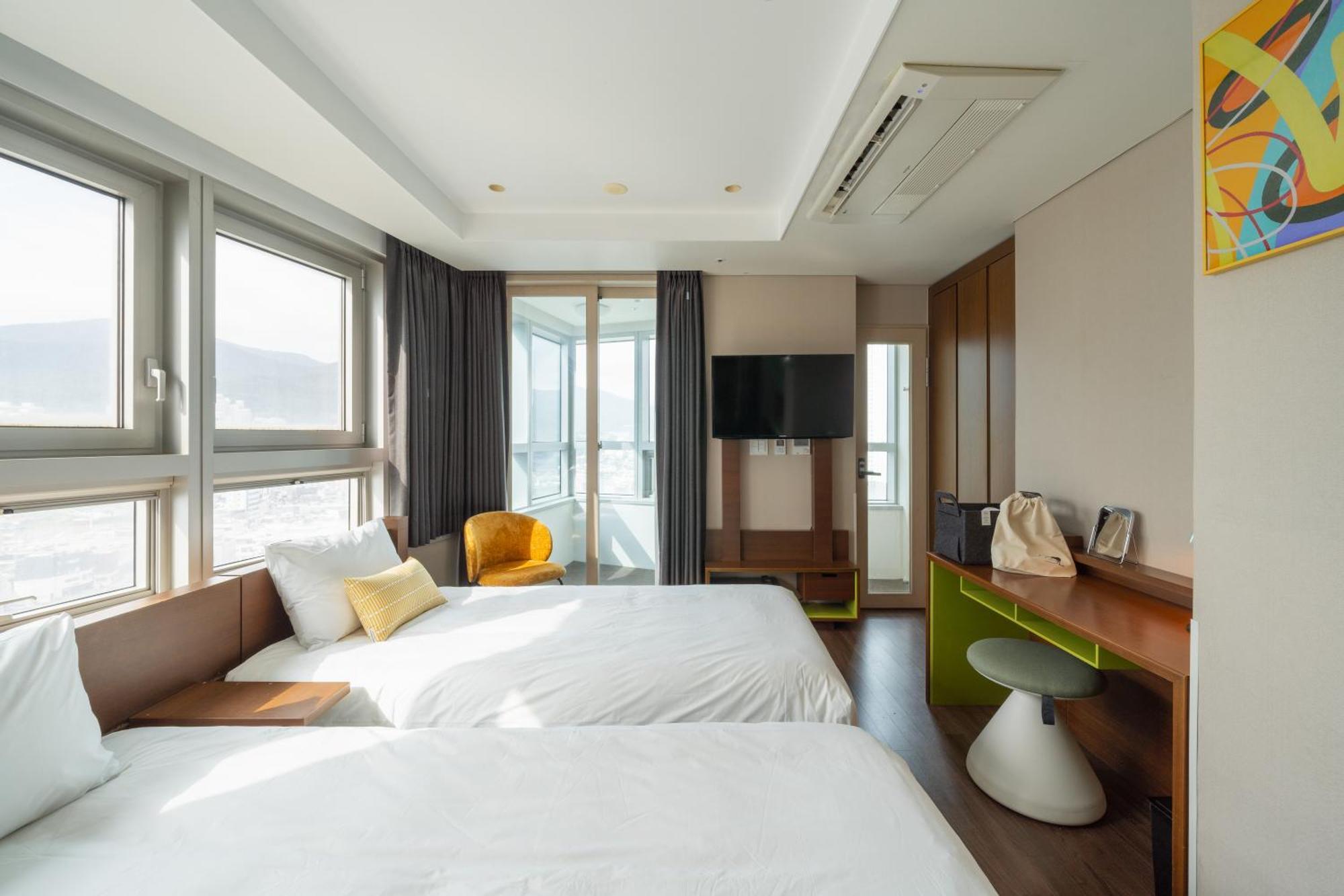 Urbanstay Haeundae Station ปูซาน ภายนอก รูปภาพ