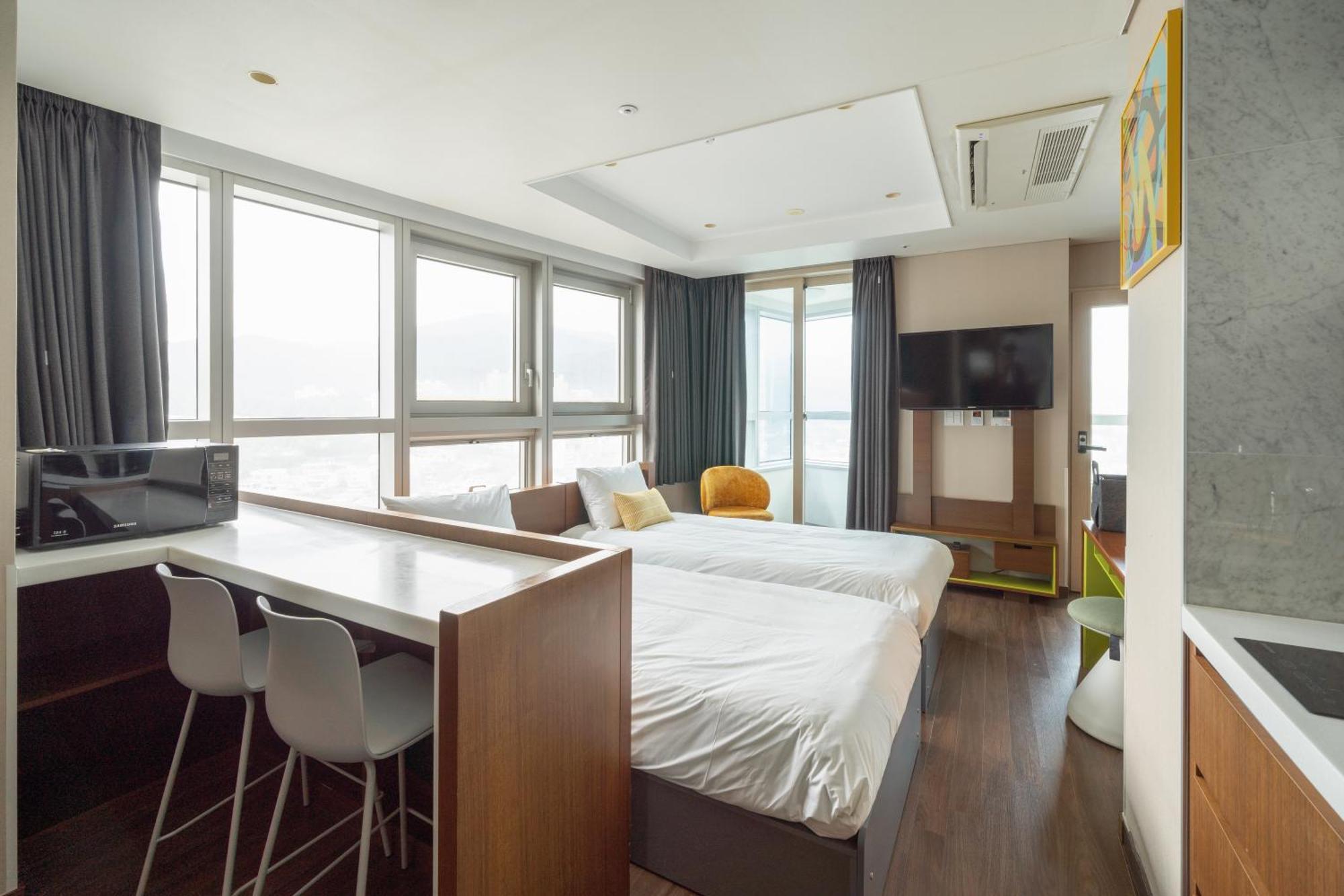 Urbanstay Haeundae Station ปูซาน ภายนอก รูปภาพ